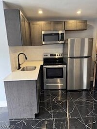 Building Photo - 336 E Westfield Ave