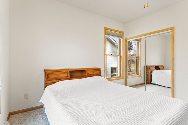 Building Photo - 9621 Shadow Wood Dr