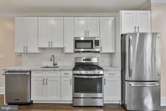 Building Photo - 1100 Holbrook Terrace NE