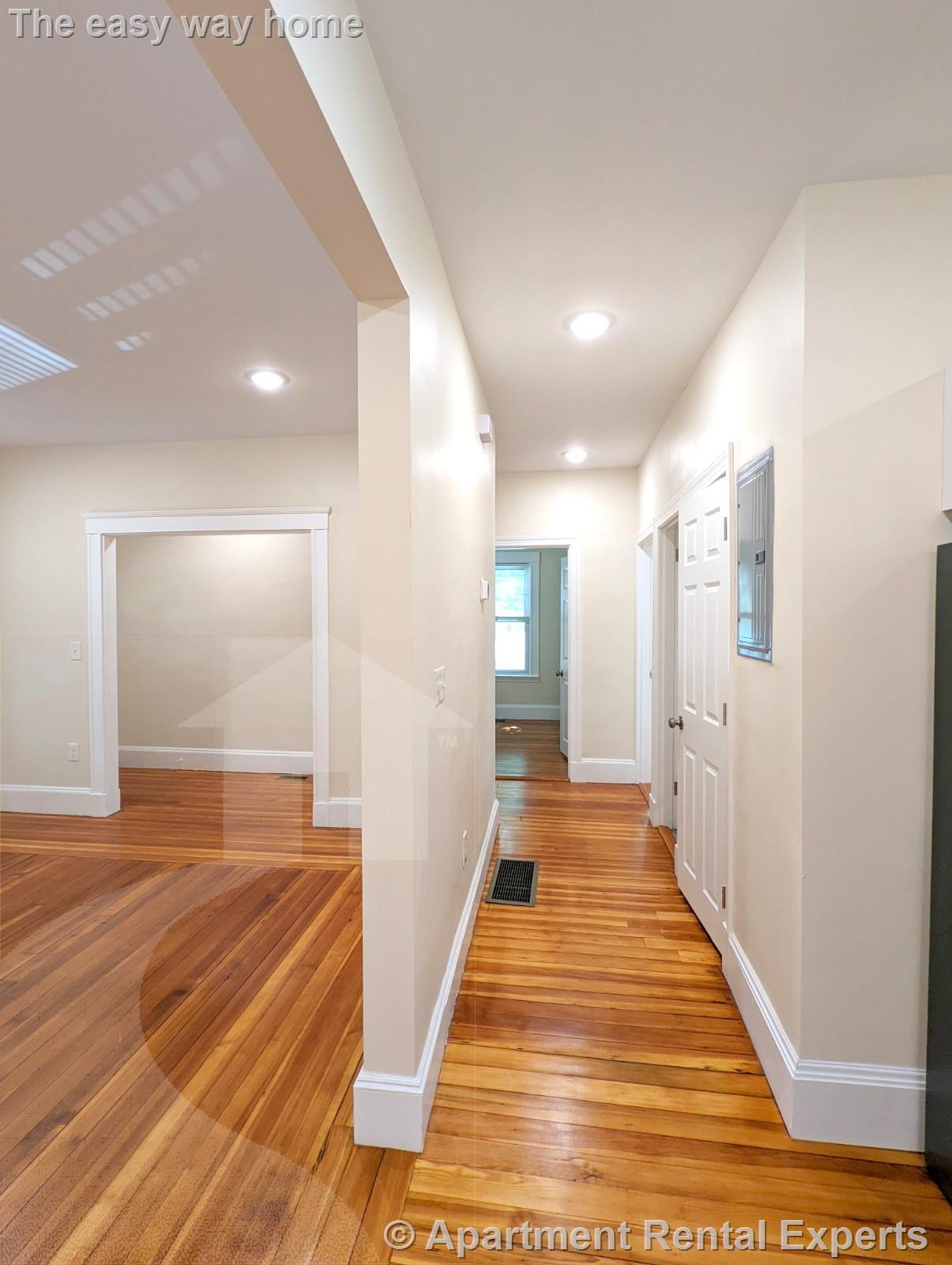 Building Photo - 8 Lowell Cir