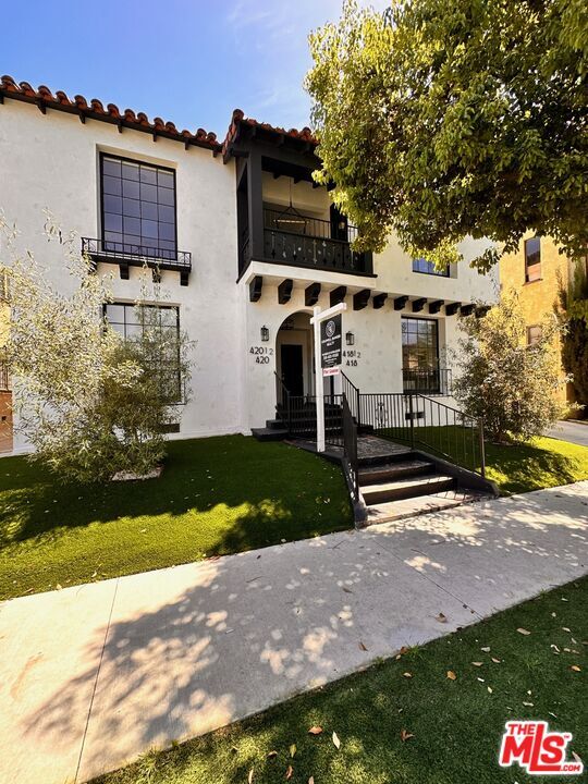Building Photo - 418 N Stanley Ave