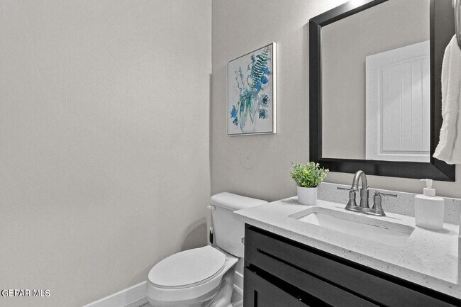 Building Photo - 2621 Maria Casas St