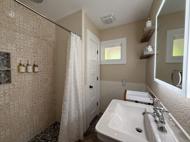 Building Photo - Beautifully Updated Cottage Near Downtown Pensacola with Massive Backyard + LAWN CARE INCLUDED!