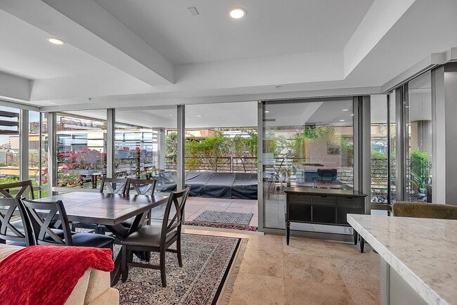 Building Photo - 7127 E Rancho Vista Dr