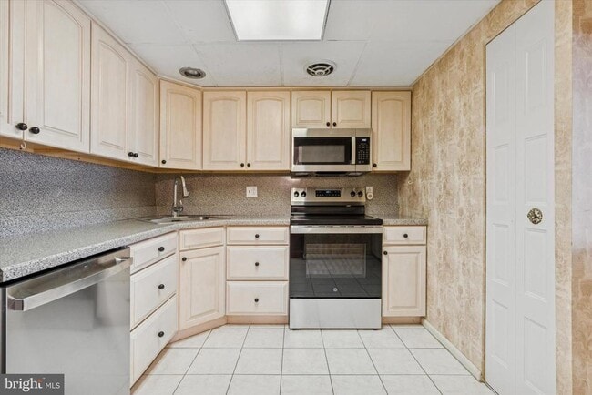 Building Photo - 3204 Delaire Landing Rd