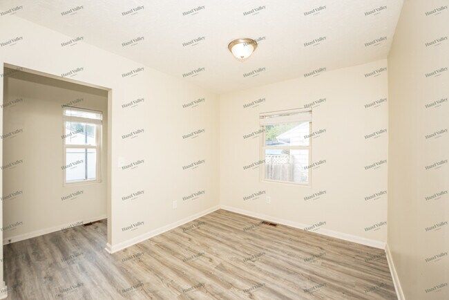 Building Photo - 1662 Crestwood Rd