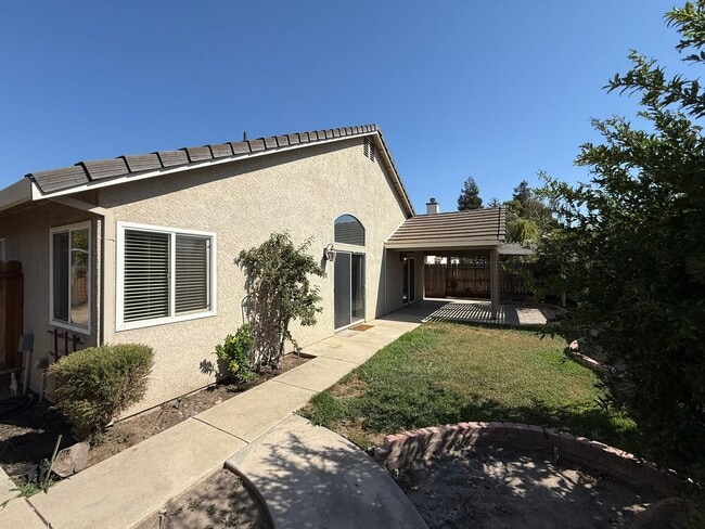 Building Photo - 4-bedroom Single Story home in Ripon!