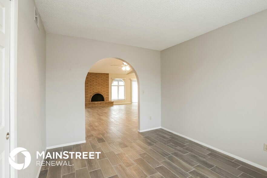 Building Photo - 3912 W Pershing Ave