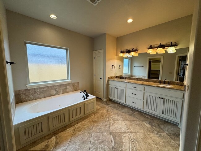 Building Photo - BIXBY - 3 bed, 2 bath, 3 car garage!!