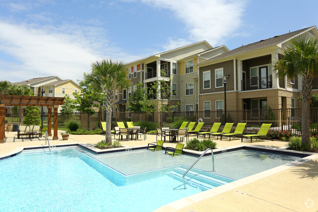 Pool - Encore Landing Apartments