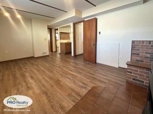 Building Photo - 3 Bedroom Home