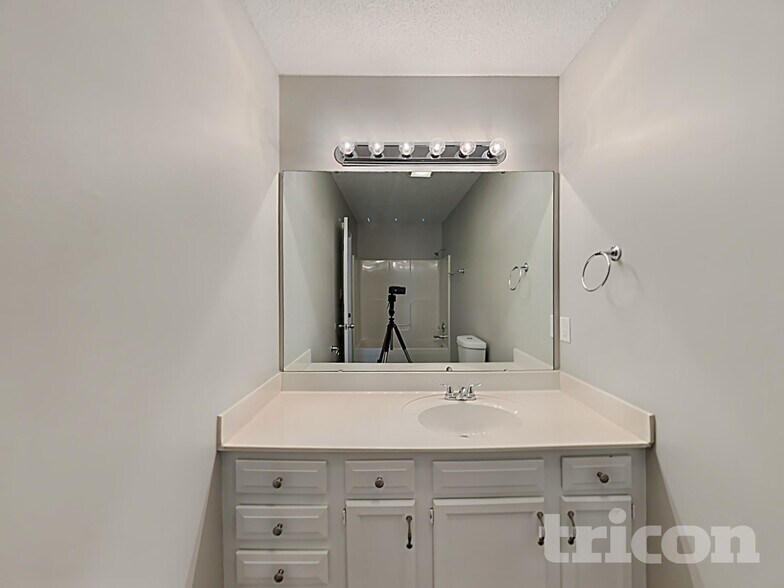 Building Photo - 1031 Castle Rock Ct