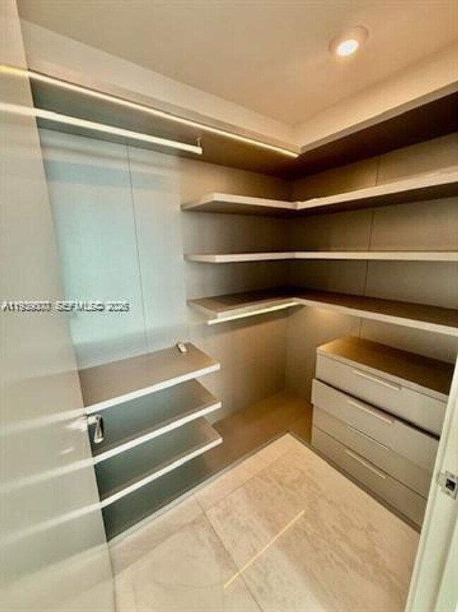 Building Photo - 16901 Collins Ave