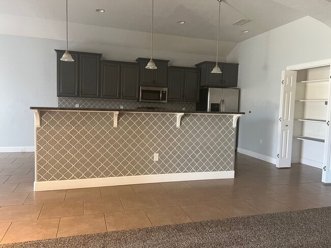 Building Photo - 1204 Sorrento Dr