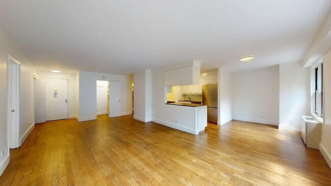 Building Photo - 220 E 63rd St