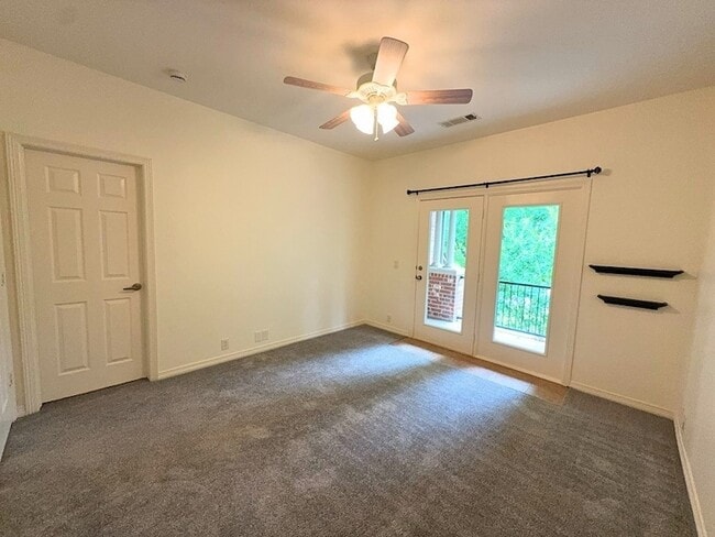 Building Photo - 1205 Golden Gate Dr