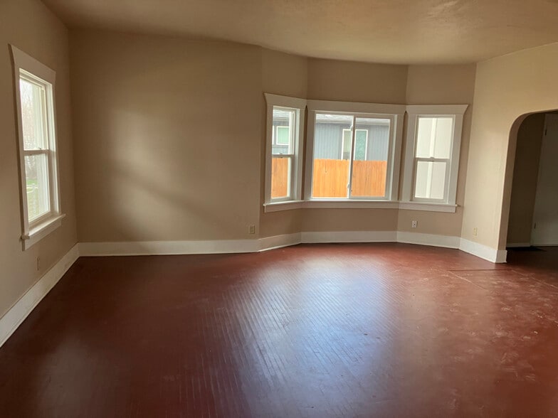 Building Photo - 1707 W Mansfield Ave