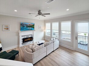 Building Photo - 996 Beach Blvd W