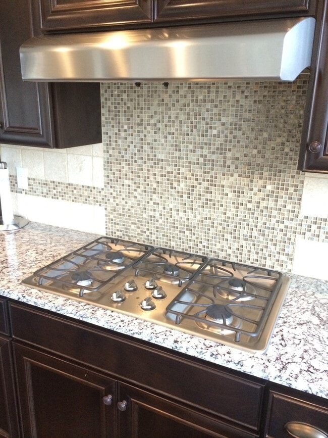 Building Photo - Absolutely Beautiful 5 Bedroom Home!! A Must See!!