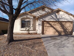 Building Photo - 3 Bedroom, 2 Bathroom Home! Schedule a Showing Soon!