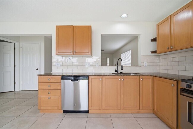Building Photo - 10604 Lakeside Vista Dr