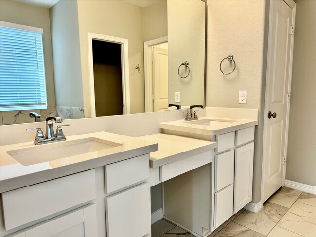 Building Photo - 28622 Monarch Cliffs Dr