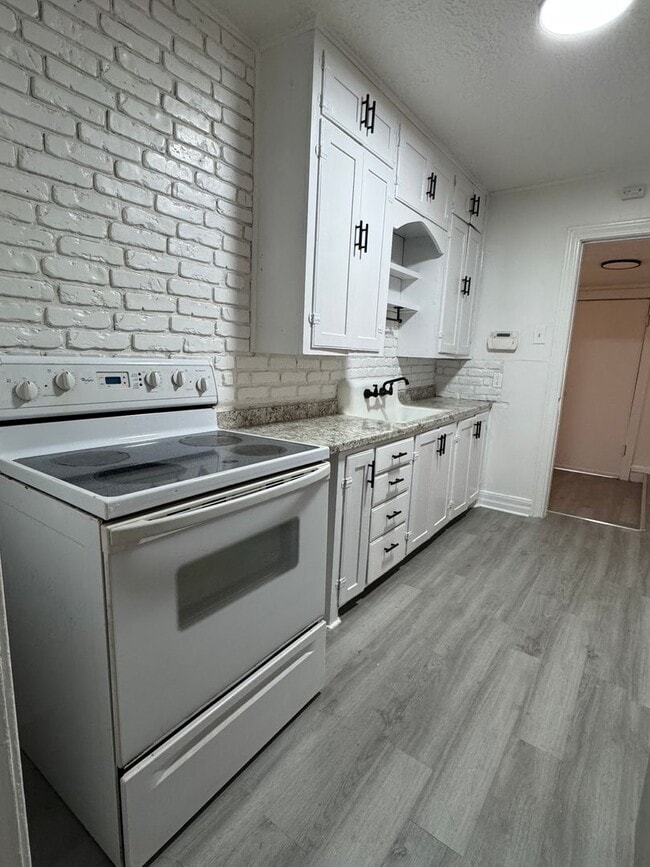 Building Photo - 1505 SW 8th St