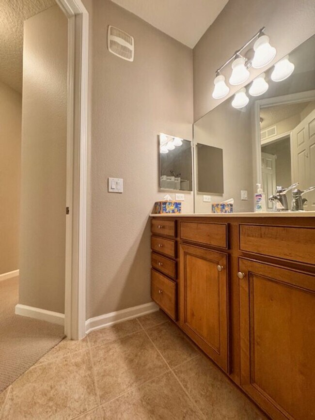 Building Photo - Condominium for rent