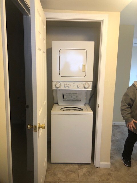 In unit laundry - 1699 Cherokee Rd