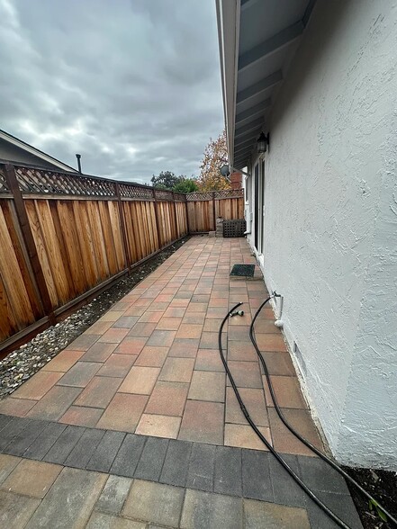 Building Photo - 575 Modoc Ct