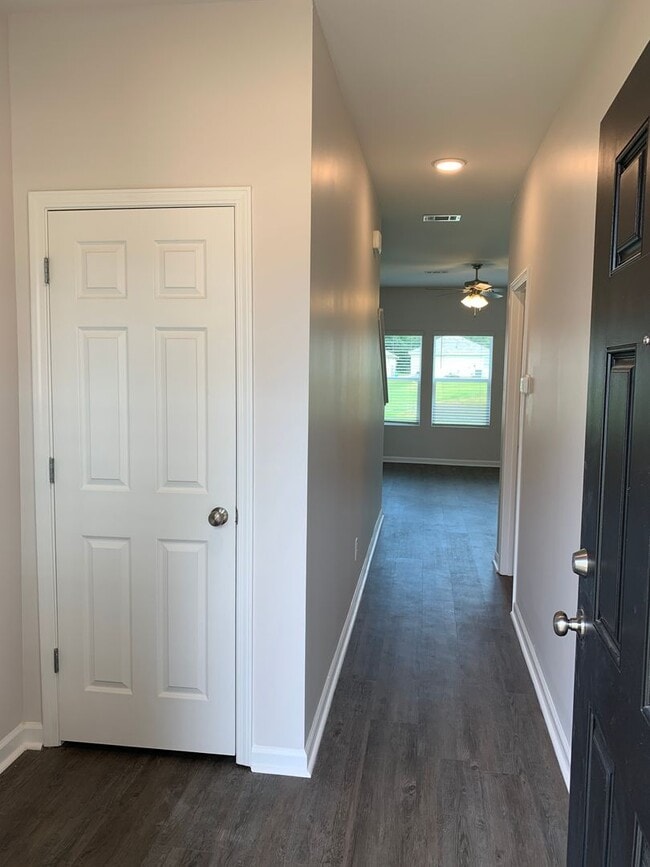 Building Photo - Move-In Ready! Spacious 3-Bedroom, 2-Bath Home in Waterbury — Apply Today to Secure Yours!