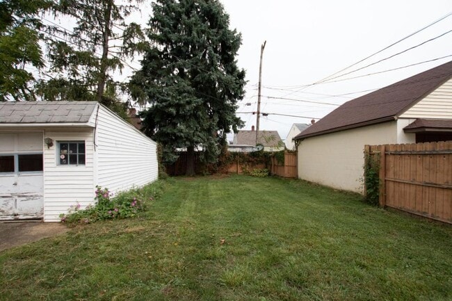 Building Photo - 6206 Alber Ave