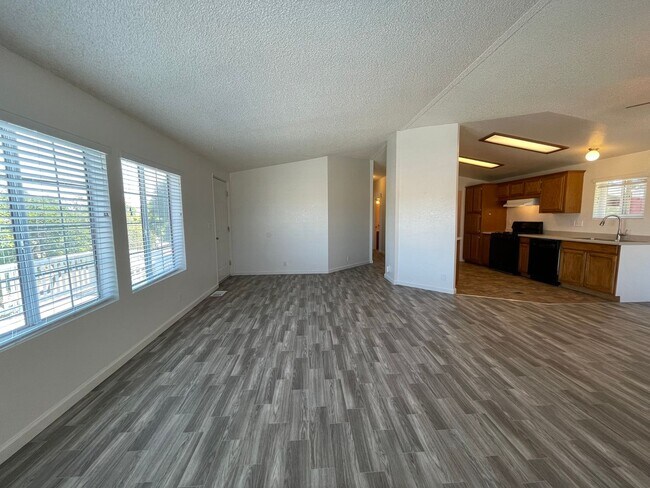 Building Photo - 330 Kim Ct
