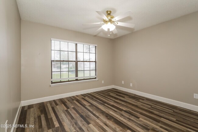 Building Photo - 820 Hardwood St