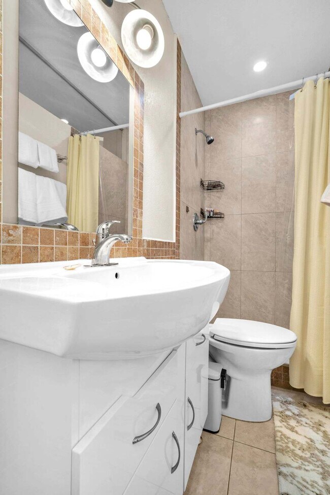 Building Photo - 8225 SW 39th St