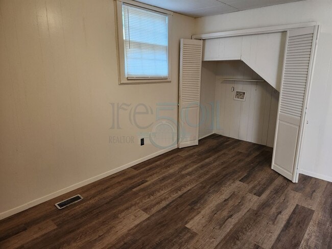 Building Photo - Great 3 Bedroom 1 Bathroom in Forest Heigh...