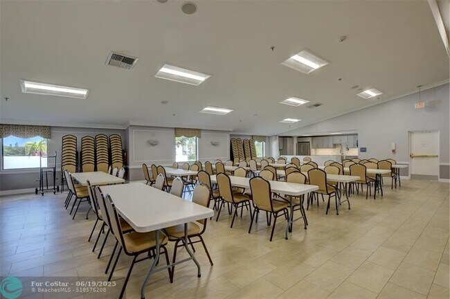Building Photo - 21 Ventnor Dr