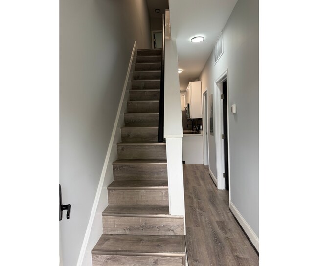 Building Photo - 1106 N Lakewood-BA AVAILABLE $750 W/BATH BA