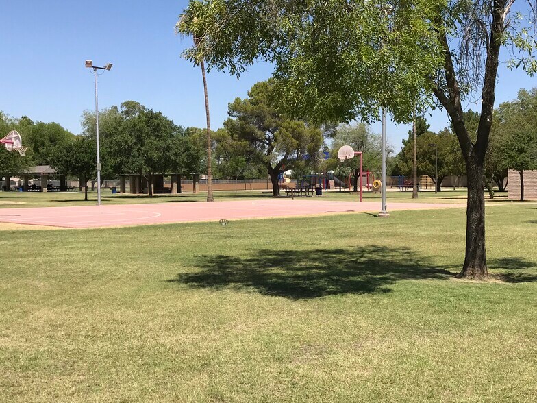 COMMUNITY PARK - 529 W 17th Pl