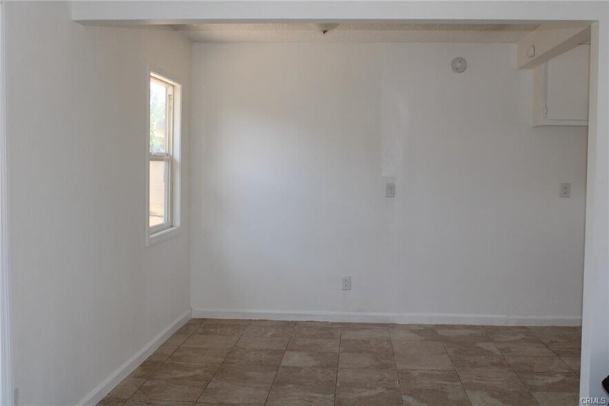 Building Photo - 144 E Avenue Q