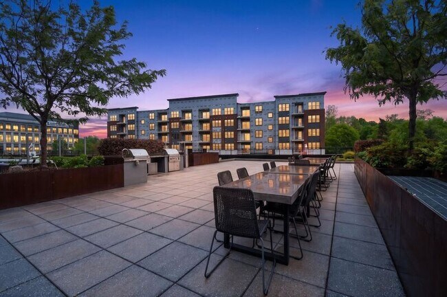 Building Photo - 145 Riverhaven Dr