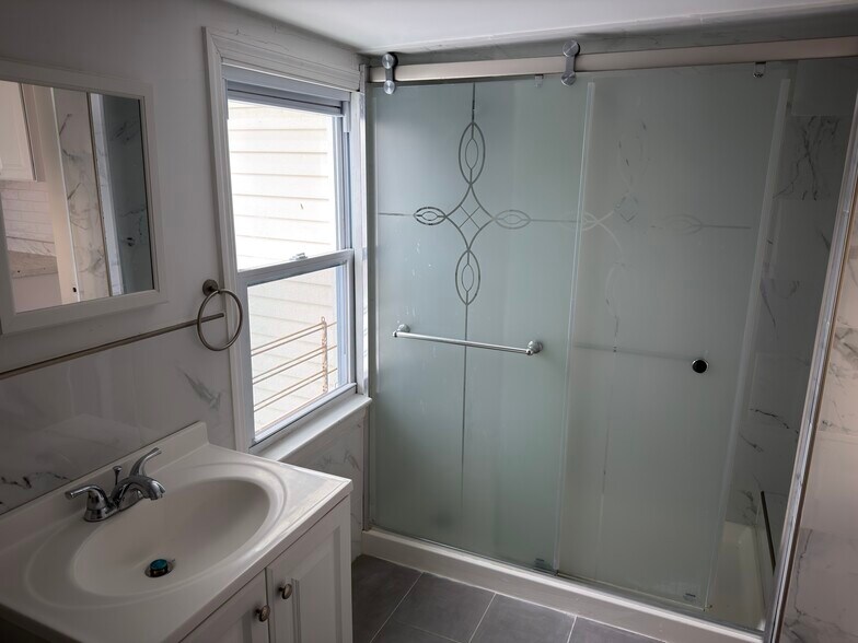 Building Photo - 462 Jackson Ave