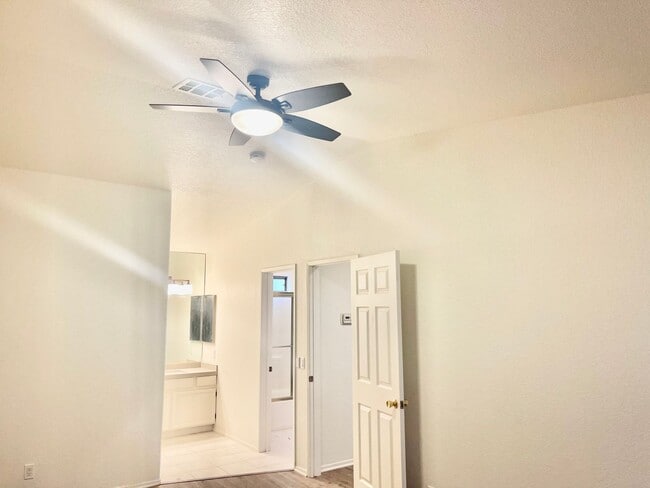 Building Photo - Fully Renovated 3-Bedroom Townhome in Gate...