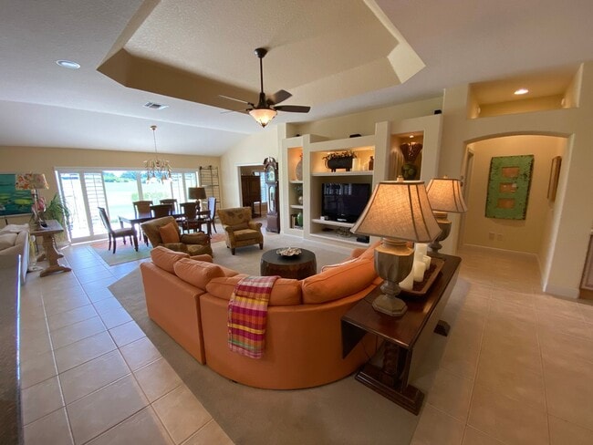 Building Photo - Exquisite - Turnkey, 3 bed + 2 1/2 Bath + ...
