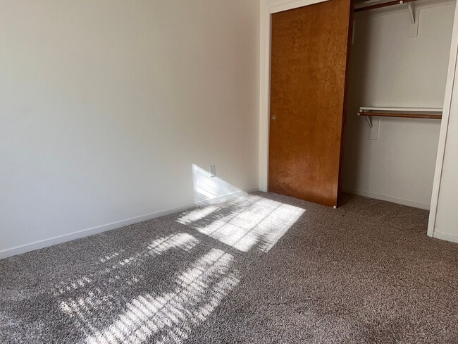 Building Photo - 3829