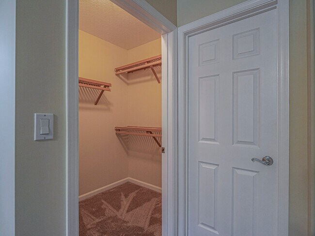 Building Photo - 5045 Fairways Cir