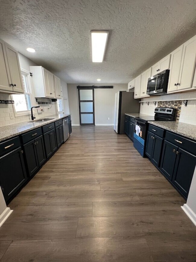 Building Photo - 3 Bedroom, 1.5 Bath Home in Dearing