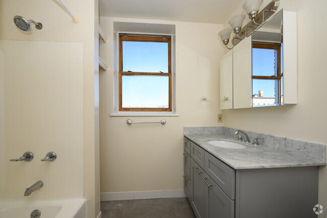 Interior Photo - 111 E Ridgewood Ave