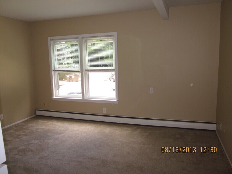 Building Photo - 955 Abbot Rd