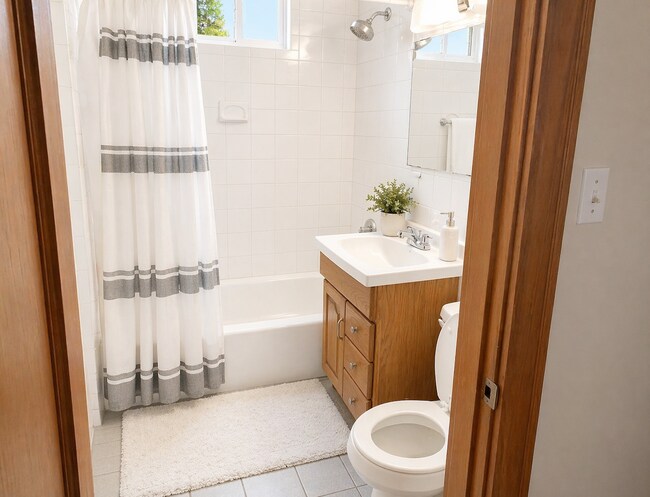 Building Photo - 144 Nonantum St